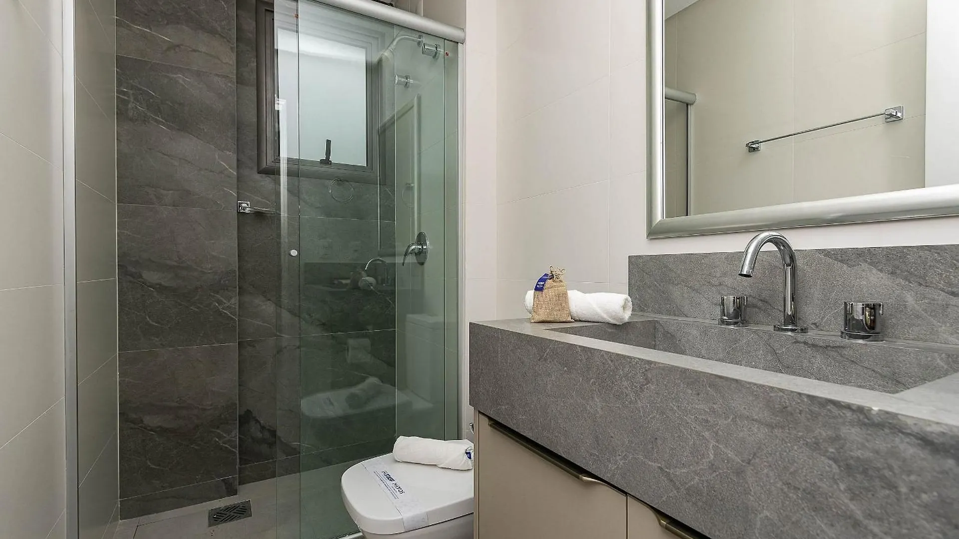 Apartament Porto Madero 105 - Apartamento Moderno Em Condominio Com Piscina E Academia No Rooftop No Centro De Bombinhas.