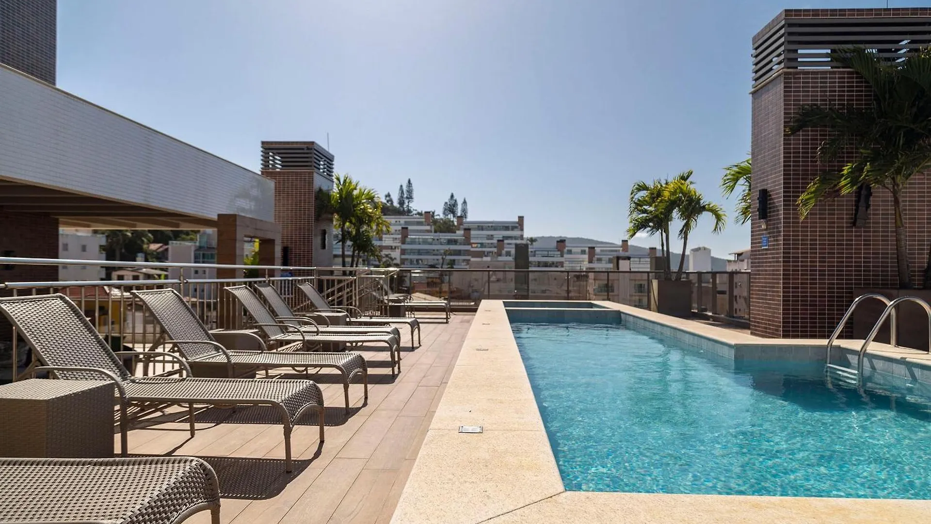 Porto Madero 105 - Apartamento Moderno Em Condominio Com Piscina E Academia No Rooftop No Centro De Bombinhas.